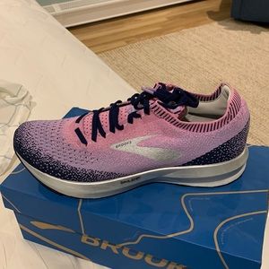 Brooks Levitate 2 size 11.5